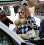 rachel-mcadams-at-the-farmers-market-in-la-10-14-2018-4.jpg