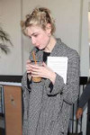 elizabeth-debicki-arriving-on-a-flight-at-lax-11-14-2018-0.jpg