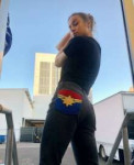 Brie no ass Larson.png