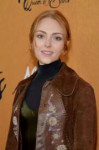 annasophia-robb-at-mary-queen-of-scots-premiere-in-new-york[...].jpg