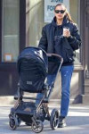 irina-shayk-out-for-a-stroll-with-her-baby-lea-in-nyc-4.jpg