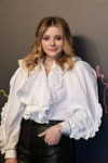 chloe-moretz-at-coach-2019-early-autumn-collection-fashion-[...].jpg