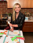 sarah-michelle-gellar-holiday-cookie-part-in-la-12-12-2018-9.jpg