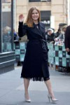 amy-adams-arriving-at-the-build-series-in-nyc-12-19-2018-3.jpg