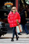 sophie-turner-christmas-shopping-in-new-york-12-20-2018-12.jpg