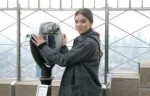 hailee-steinfeld-at-the-empire-state-building-in-nyc-12-20-[...].jpg