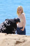 Elle-Fanning-photoshoot-Martinez-Beach-Cannes-May-20-2017-0[...].jpg