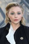 chloe-moretz-at-louis-vuitton-show-at-paris-fashion-week-03[...].jpg