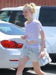 Elle-Fanning-Braless-39.jpg