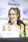 alycia-debnam-carey-fear-the-walking-dead-panel-at-wonderco[...].jpg