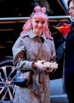 maisie-williams-arriving-at-her-hotel-in-new-york-city-12.jpg