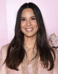 olivia-munn-launch-of-patrick-ta-s-beauty-collection-in-la-[...].jpg