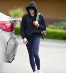 Chloe-Moretz-in-Leggings--01.jpg