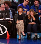 emmy-rossum-at-detroit-pistons-v-new-york-knicks-game-at-ma[...].jpg