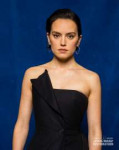 daisy-ridley-star-wars-celebration-2019-portraits-more-pics[...].jpg