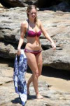 samara-weaving-in-bikini-at-yoga-session-on-the-beach-in-sy[...].jpg