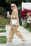 dakota-fanning-out-in-la-5.jpg