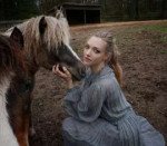 amanda-seyfried-on-the-set-of-a-photoshoot-2019-9.jpg