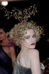 julia-garner-at-2019-met-gala-in-new-york-05-06-2019-2.jpg