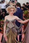 julia-garner-at-2019-met-gala-in-new-york-05-06-2019-4.jpg