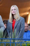 elle-fanning-on-the-balcony-of-the-martinez-hotel-cannes-05[...].jpg