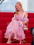 elle-fanning-at-an-interview-on-the-croisette-in-cannes-05-[...].jpg