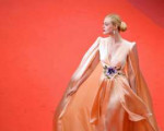 elle-fanning-2019-cannes-film-festival-opening-ceremony-10.jpg