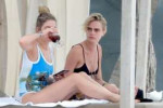 cara-delevingne-and-ashley-benson-on-vacationing-in-tulum-0[...].jpg