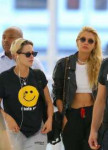 kristen-stewart-and-stella-maxwell-at-jfk-airport-in-new-yo[...].jpg