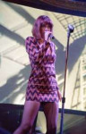 mary-elizabeth-winstead-performs-with-her-band-in-san-franc[...].jpg