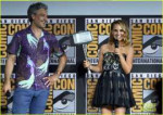 natalie-portman-thor-hammer-marvel-panel-comic-con-08.jpg