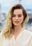 margot-robbie-at-once-upon-a-time-in-hollywood-photocall-in[...].jpg