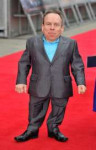 ay107600730warwick-davis-at.jpg