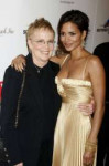 02Halle Berry with her mother Judithin the family circle.jpg