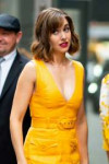 alison-brie-looks-cute-in-a-yellow-dress-while-visiting-bui[...].jpg