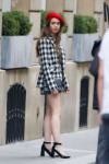 lily-collins-on-the-set-of-emily-in-paris-in-paris-08-14-20[...].jpg