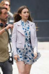 lily-collins-on-the-set-of-emily-in-paris-in-paris-08-14-20[...].jpg