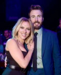 Pictured-Scarlett-Johansson-Chris-Evans.jpg