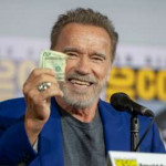 48363826416-san-diego-comic-con-2019-arnold-schwarzenegger.jpg