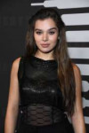 hailee-steinfeld-at-savage-x-fenty-show-in-brooklyn-09-10-2[...].jpg