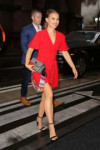 natalie-portman-looks-fab-in-a-short-red-dress-while-visiti[...].jpg