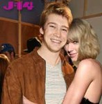 taylor-swift-joe-alwyn-photos[1].jpg