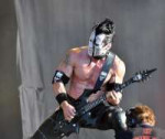 800px-PaulDoyleCaiafaplayingwithDanzigatWackenOpenAir201306.jpg