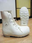 220px-WhiteBataBunnyBoots.jpg