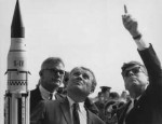 1963.11.16Seamans,vonBraunandPresidentKennedyatCapeCanavera[...]