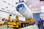 46hoistingofthegslv-f09secondstageduringvehicleintegration.jpg