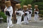 1280px-Daikokuji-SasayamaKomusōShakuhachi大国寺（篠山市）丹波茶祭り虚無僧DS[...].jpg