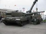 Leopard2A4AustrianMTUengineliftedoffondisplay.jpg