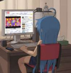 Konata-Izumi-waching-Youtube-lucky-star-22010913-493-500.jpg